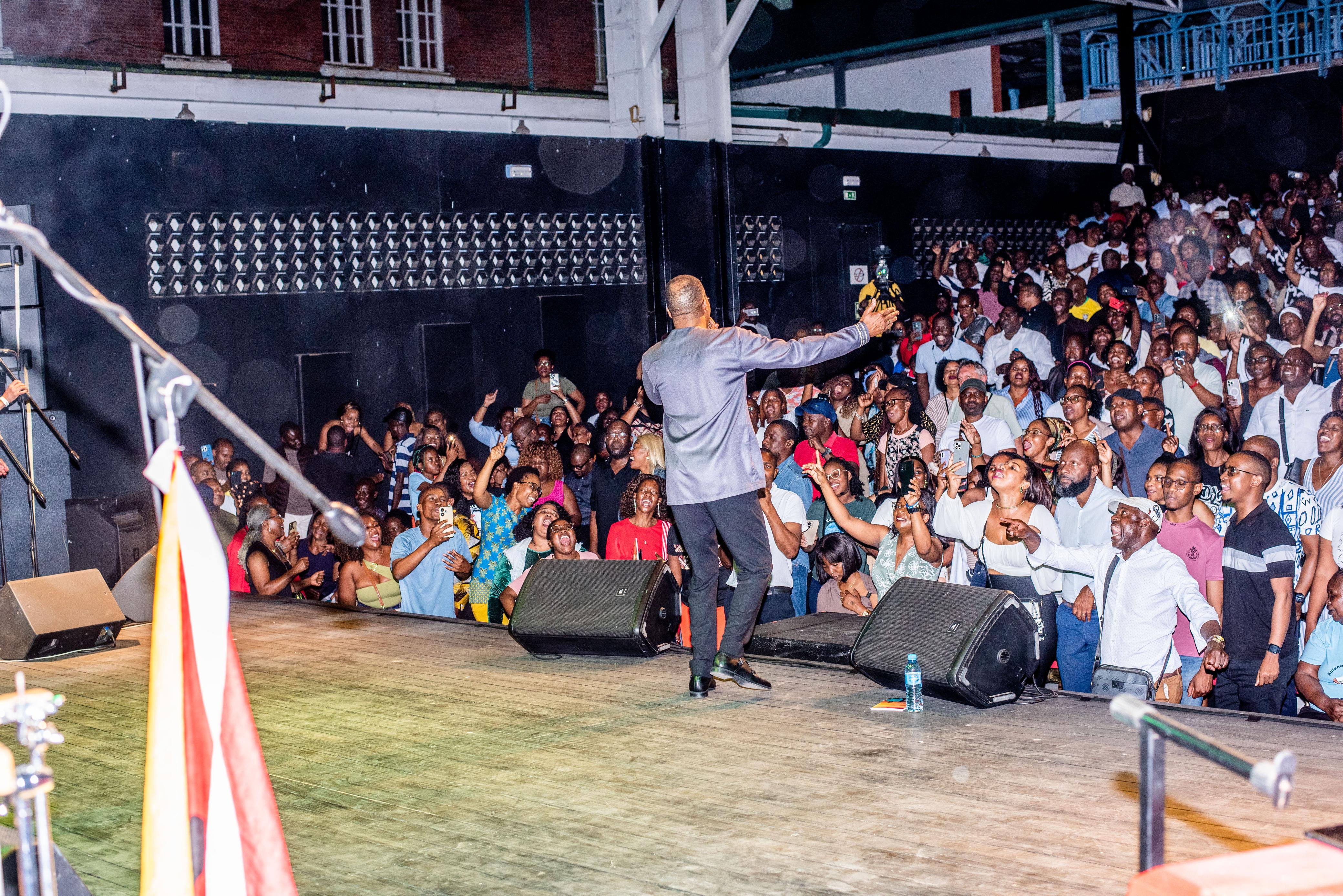 O calor de um público apaixonado e fiel.